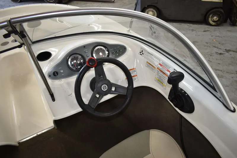 Slide: The Image of Bayliner 160 Bowrider 2016 - 19