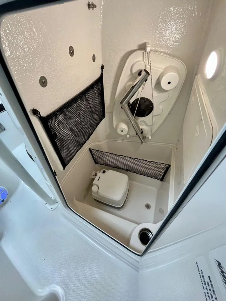 Slide: The Image of Sailfish 220 CC 2023 - 11