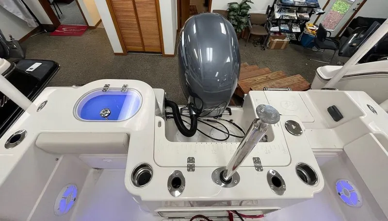 Slide: The Image of Sailfish 220 CC 2023 - 13