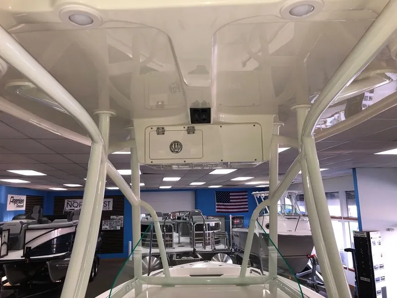 Slide: The Image of Sailfish 220 CC 2023 - 16