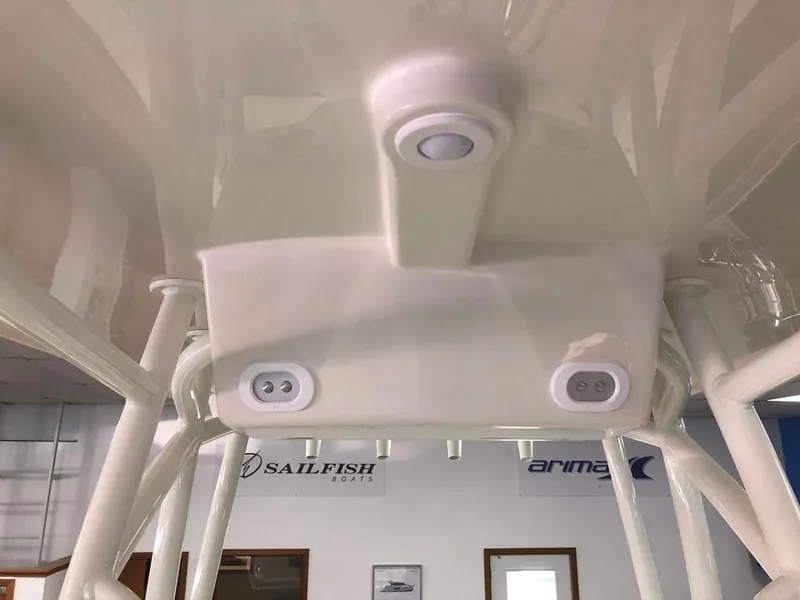 Slide: The Image of Sailfish 220 CC 2023 - 17