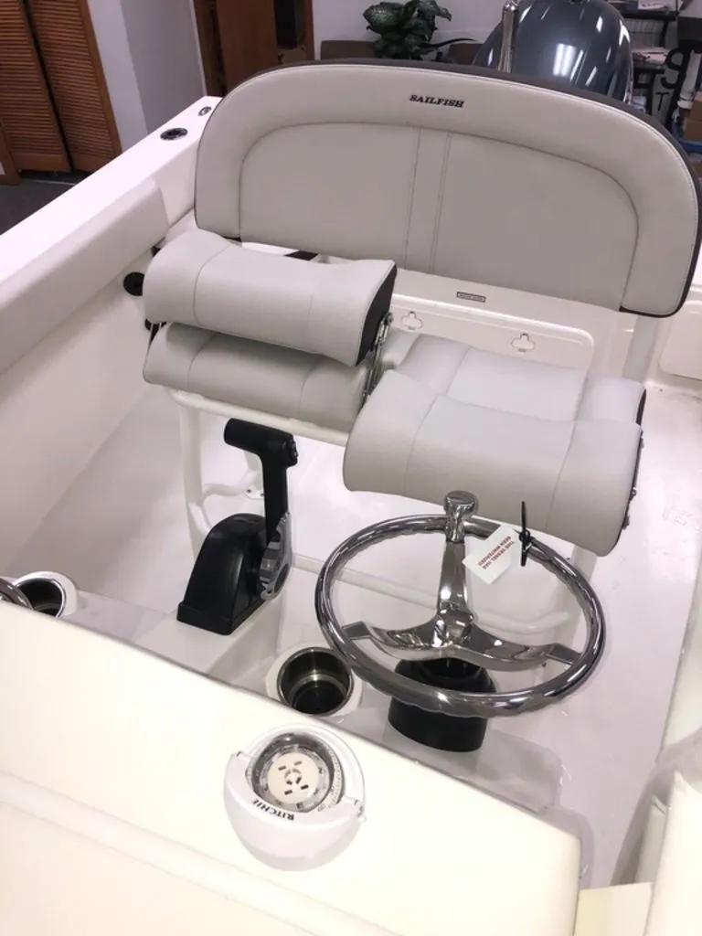 Slide: The Image of Sailfish 220 CC 2023 - 2