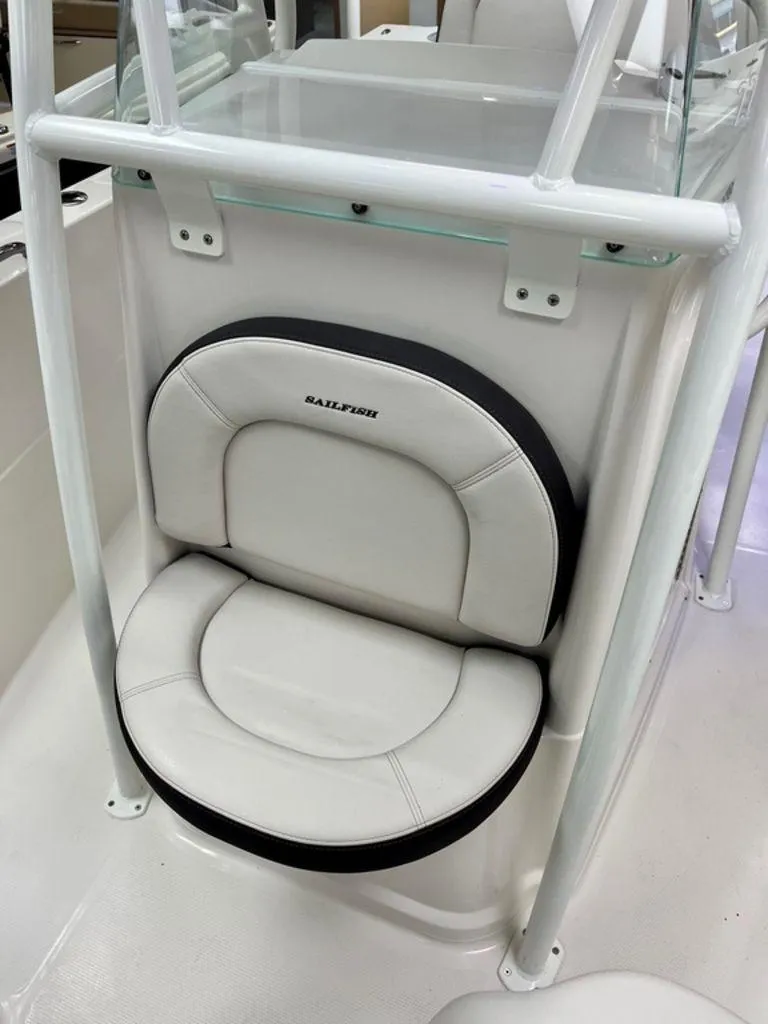 Slide: The Image of Sailfish 220 CC 2023 - 20