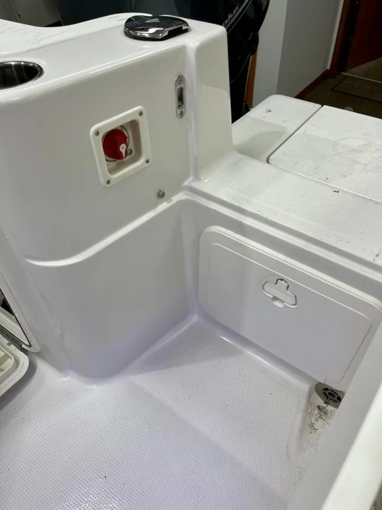 Slide: The Image of Sailfish 220 CC 2023 - 24