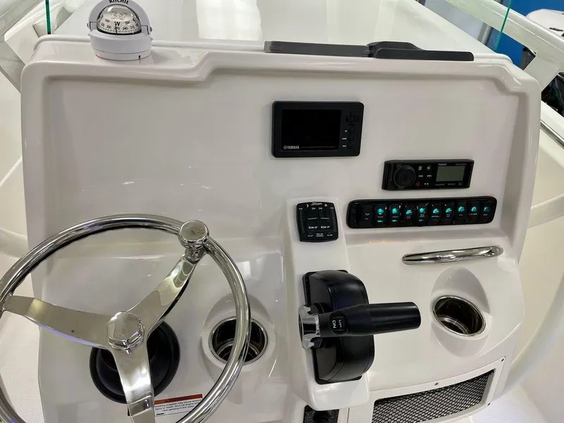 Slide: The Image of Sailfish 220 CC 2023 - 6