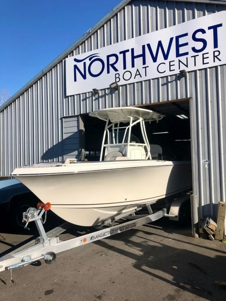 Slide: The Image of Sailfish 220 CC 2023 - 8