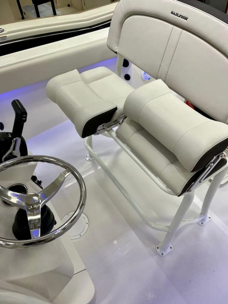 Slide: The Image of Sailfish 220 CC 2023 - 9