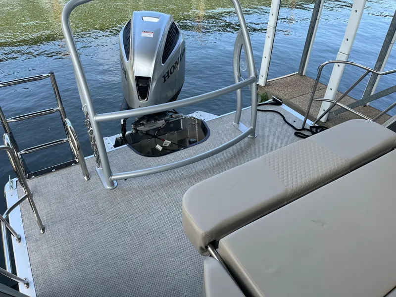 Slide: The Image of 2022 Premier 250 SunSation RL boat with Honda outboard motor. - 8