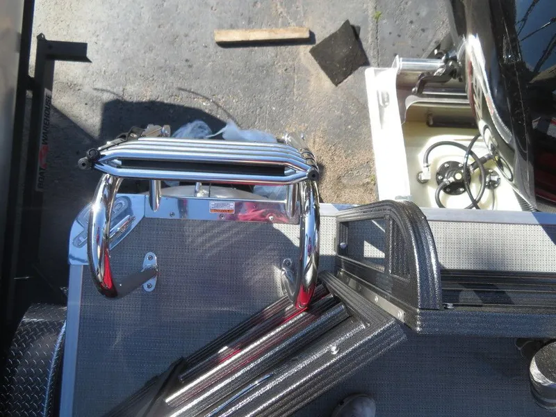 Slide: The Image of 2022 Crest Classic Fish 200 SF boat ladder and deck details. - 16