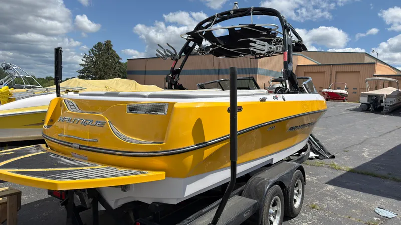 Slide: The Image of Nautique 226 2011 - 5