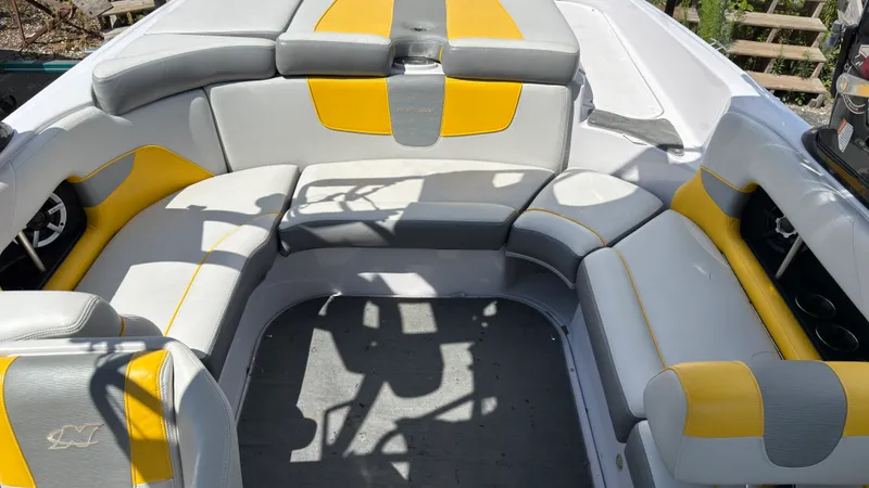 Slide: The Image of Nautique 226 2011 - 18