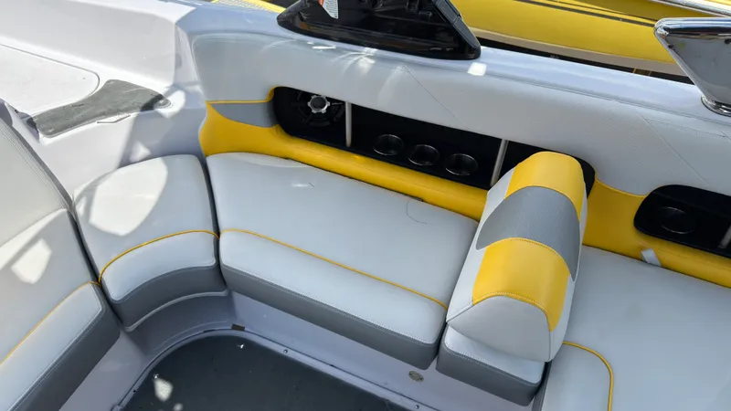 Slide: The Image of Nautique 226 2011 - 21