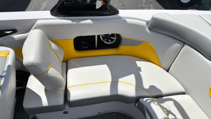 Slide: The Image of Nautique 226 2011 - 19