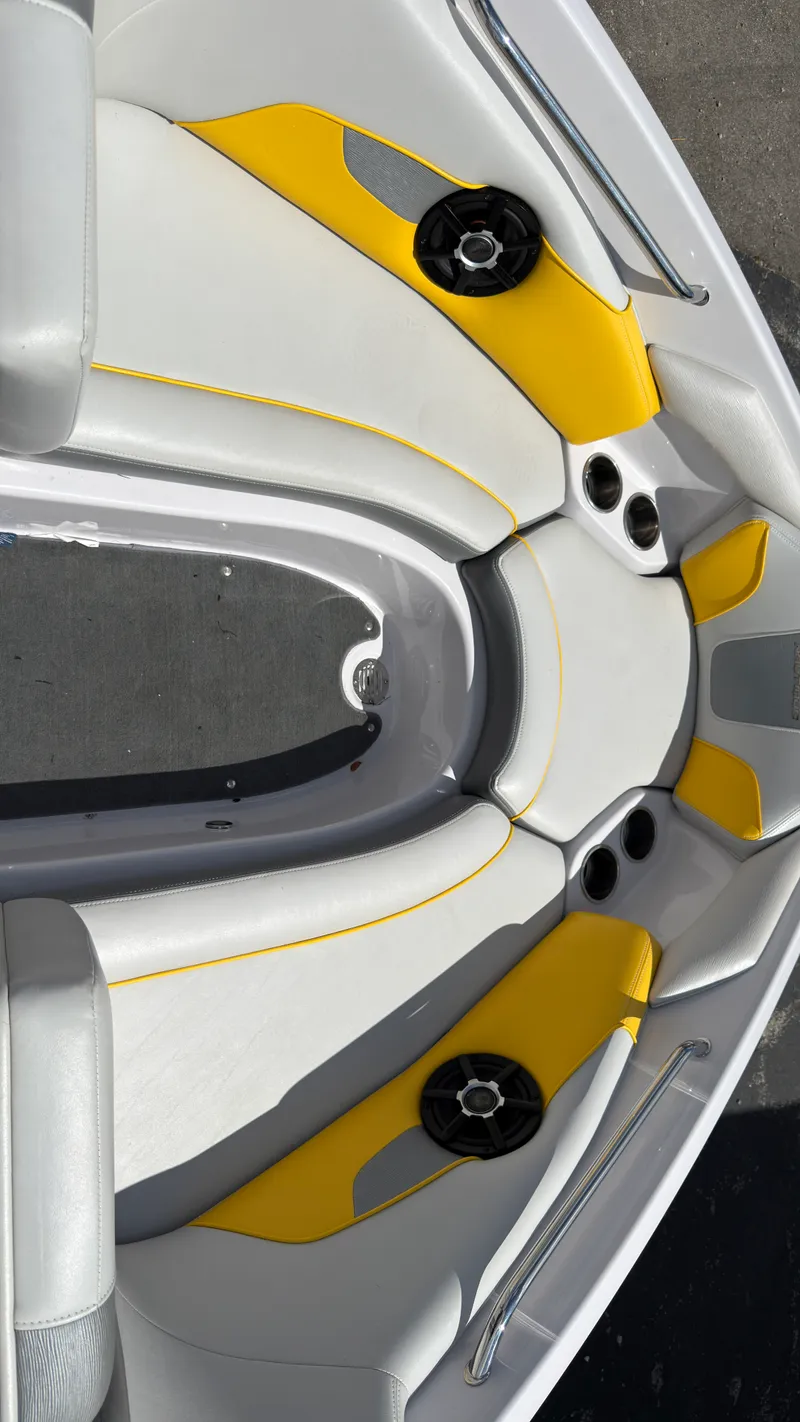 Slide: The Image of Nautique 226 2011 - 40