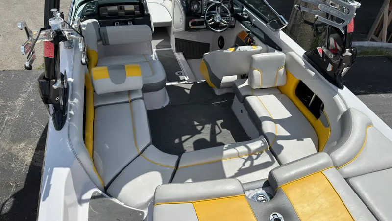 Slide: The Image of Nautique 226 2011 - 13