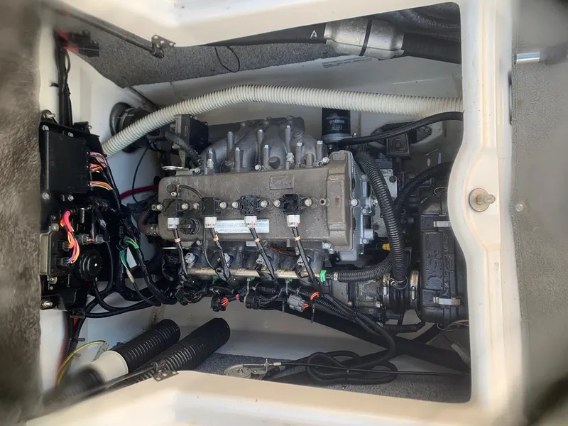 Slide: The Image of Engine compartment of a 2012 Yamaha Boats SX190. - 3