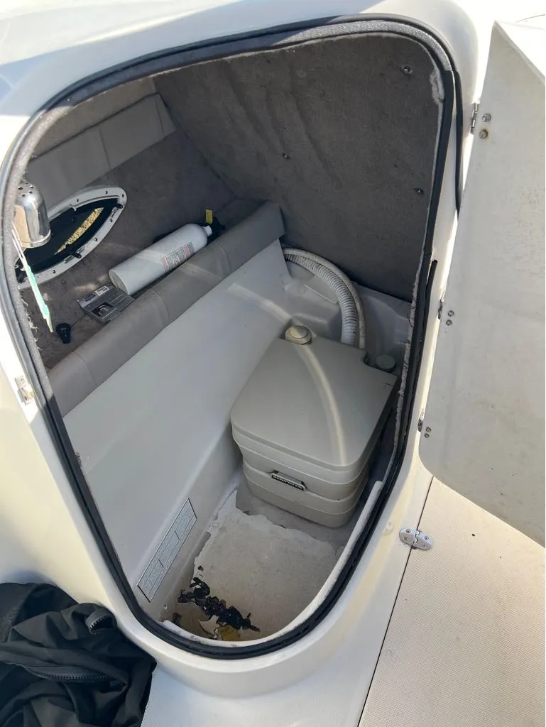 Slide: The Image of Stingray Boat Company 250LR 2007 - 16