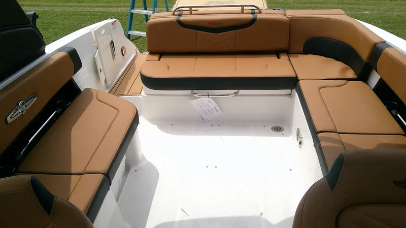 Slide: The Image of Chaparral 30 Surf 2026 - 10