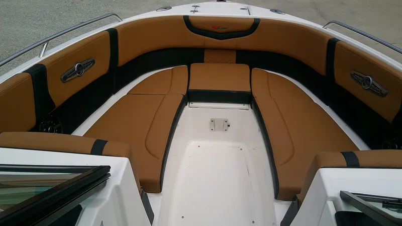 Slide: The Image of Chaparral 30 Surf 2026 - 11