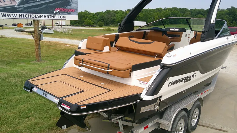Slide: The Image of Chaparral 30 Surf 2026 - 5