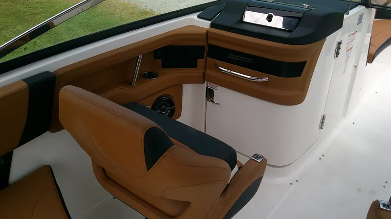 Slide: The Image of Chaparral 30 Surf 2026 - 8
