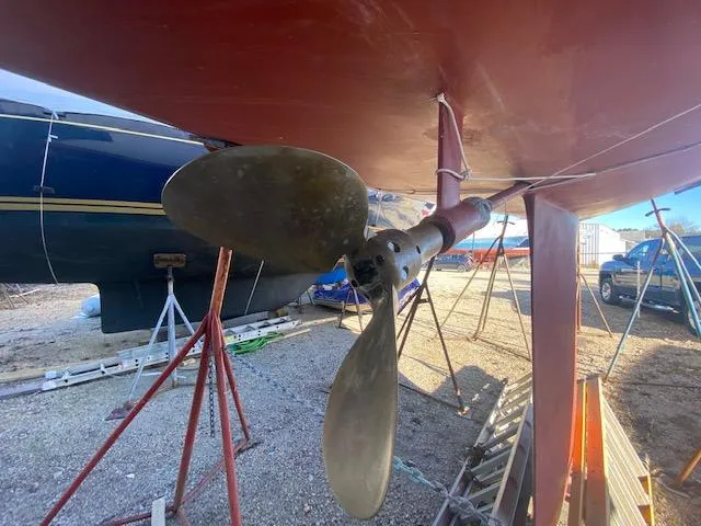 Slide: The Image of J BOATS J37 - 23