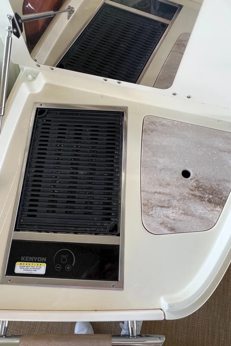 Slide: The Image of 2020 Chris-Craft Launch 31 GT boat grill and countertop area. - 39