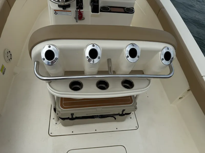 Slide: The Image of Scout 235 XSF 2020 - 13