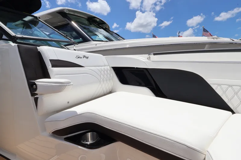 Slide: The Image of Sea Ray SLX 260 Outboard 2027 - 27