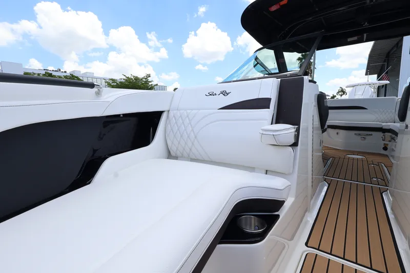 Slide: The Image of Sea Ray SLX 260 Outboard 2027 - 28