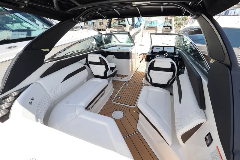 Slide: The Image of Sea Ray SLX 260 Outboard 2027 - 10