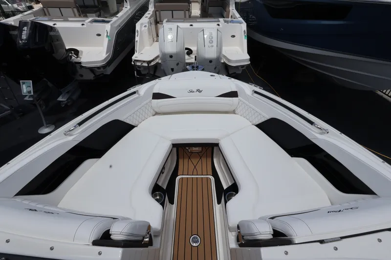 Slide: The Image of Sea Ray SLX 260 Outboard 2027 - 26