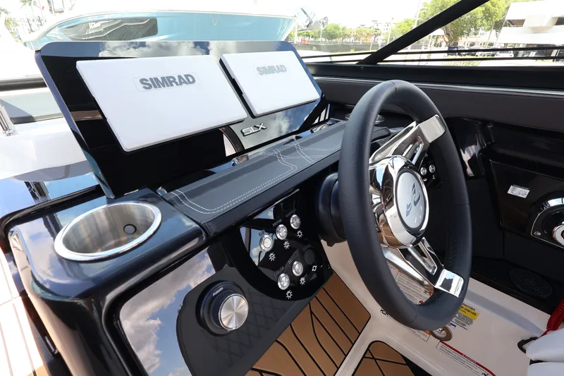 Slide: The Image of Sea Ray SLX 260 Outboard 2027 - 17