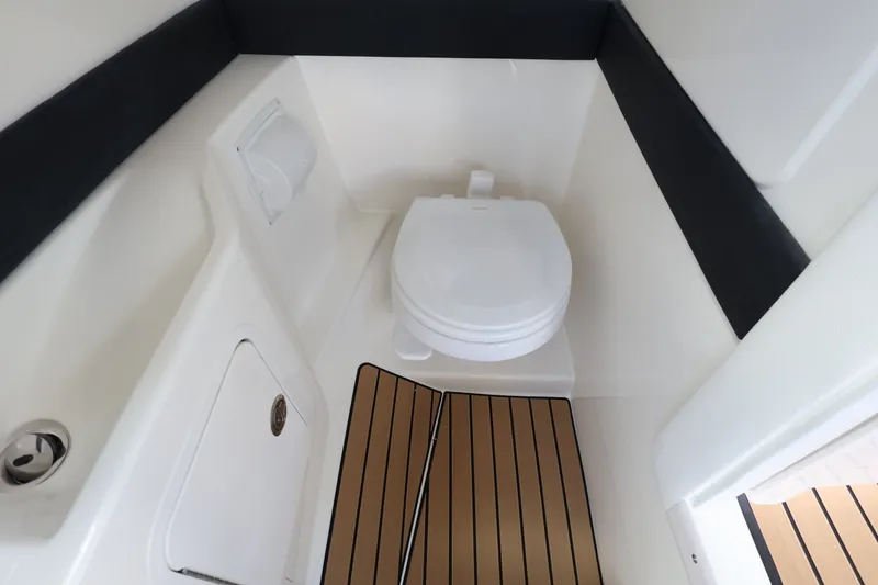 Slide: The Image of Sea Ray SLX 260 Outboard 2027 - 23