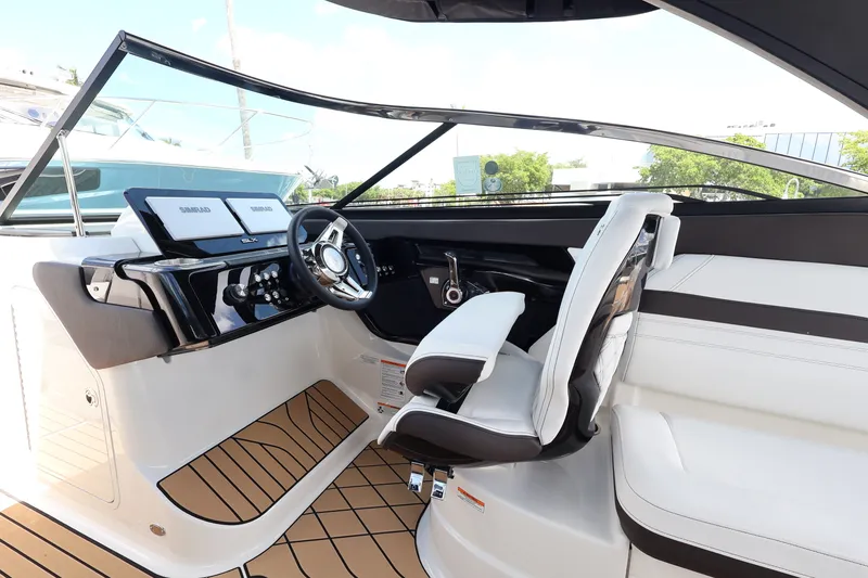 Slide: The Image of Sea Ray SLX 260 Outboard 2027 - 13