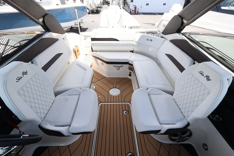 Slide: The Image of Sea Ray SLX 260 Outboard 2027 - 19