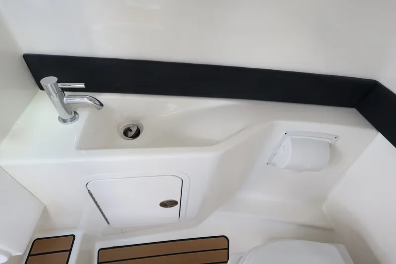 Slide: The Image of Sea Ray SLX 260 Outboard 2027 - 24