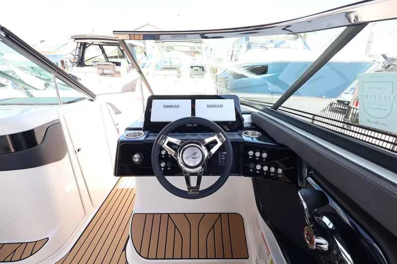 Slide: The Image of Sea Ray SLX 260 Outboard 2027 - 16
