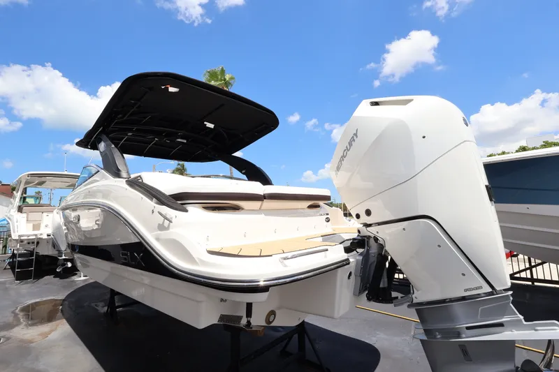 Slide: The Image of Sea Ray SLX 260 Outboard 2027 - 5