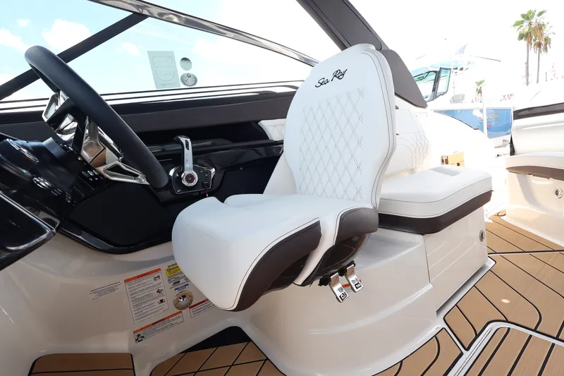 Slide: The Image of Sea Ray SLX 260 Outboard 2027 - 14