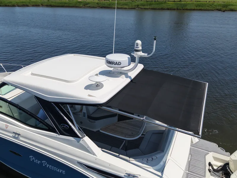Slide: The Image of Sea Ray 320 SUNDANCER OB 2021 - 19