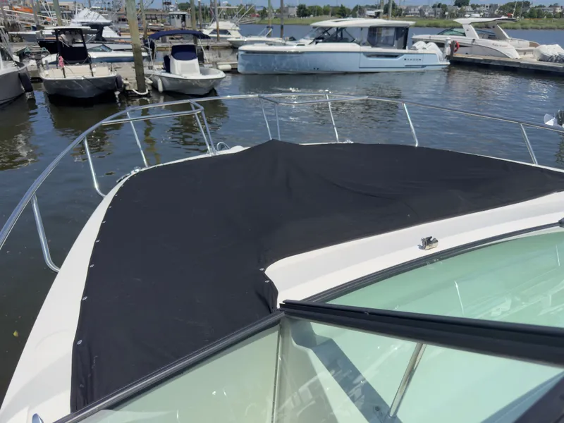 Slide: The Image of Sea Ray 320 SUNDANCER OB 2021 - 103