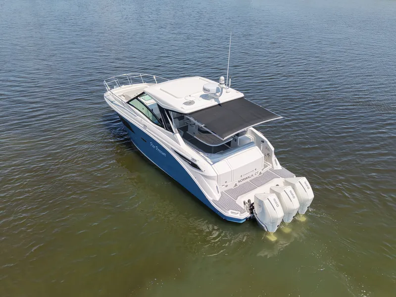 Slide: The Image of Sea Ray 320 SUNDANCER OB 2021 - 15