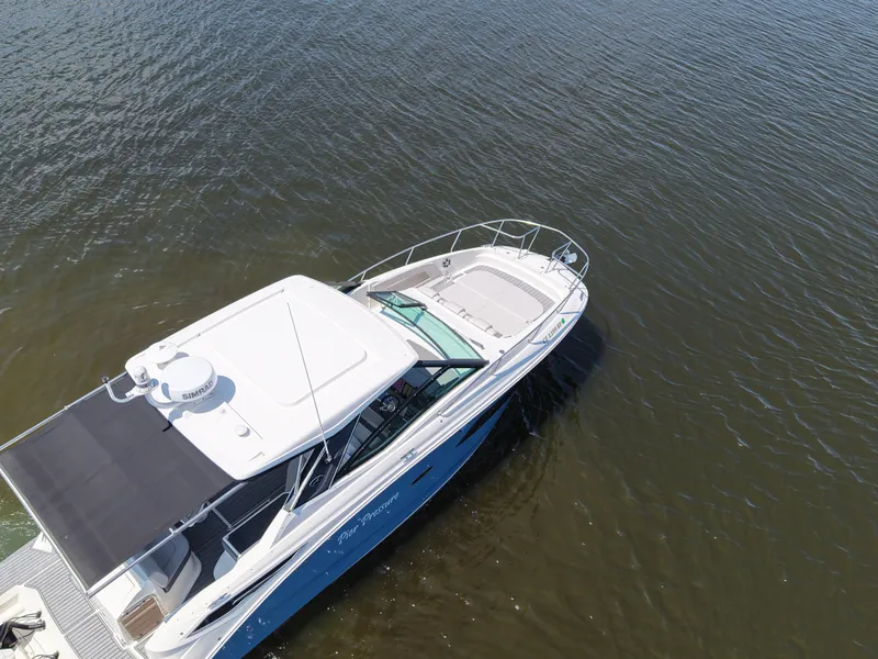 Slide: The Image of Sea Ray 320 SUNDANCER OB 2021 - 14