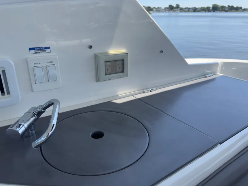 Slide: The Image of Sea Ray 320 SUNDANCER OB 2021 - 41