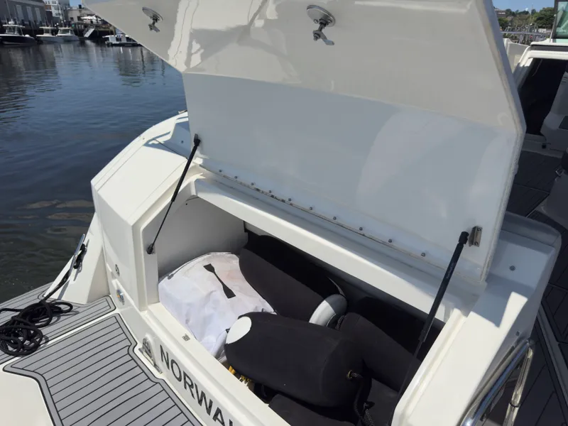 Slide: The Image of Sea Ray 320 SUNDANCER OB 2021 - 58
