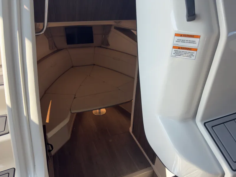 Slide: The Image of Sea Ray 320 SUNDANCER OB 2021 - 69