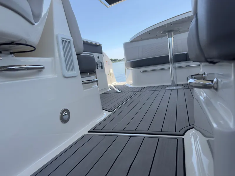 Slide: The Image of Sea Ray 320 SUNDANCER OB 2021 - 62