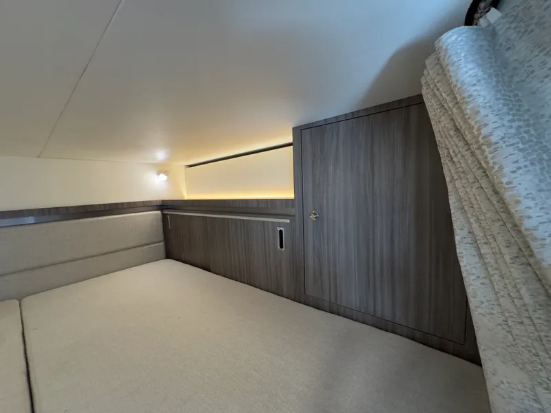 Slide: The Image of Sea Ray 320 SUNDANCER OB 2021 - 98