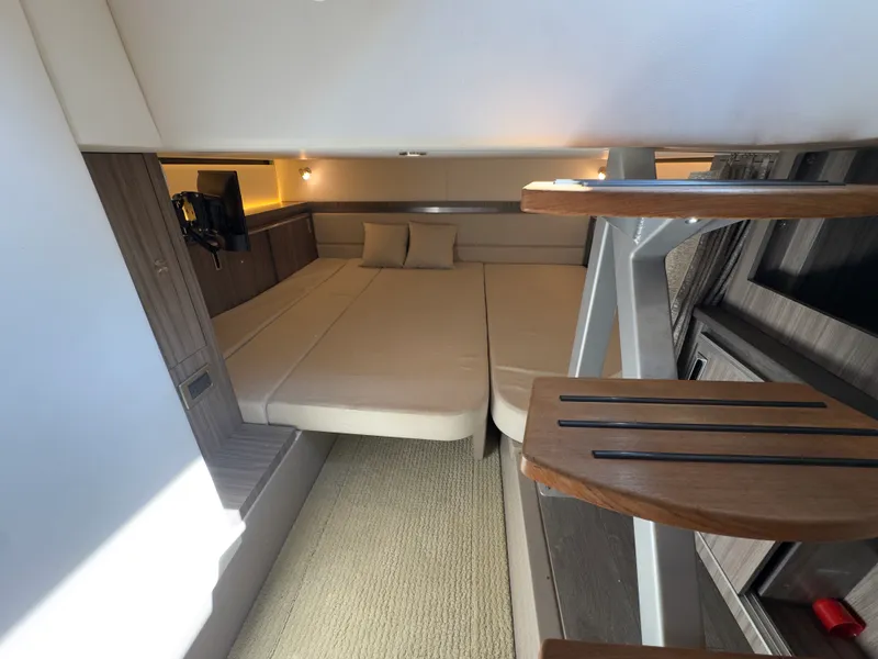 Slide: The Image of Sea Ray 320 SUNDANCER OB 2021 - 89